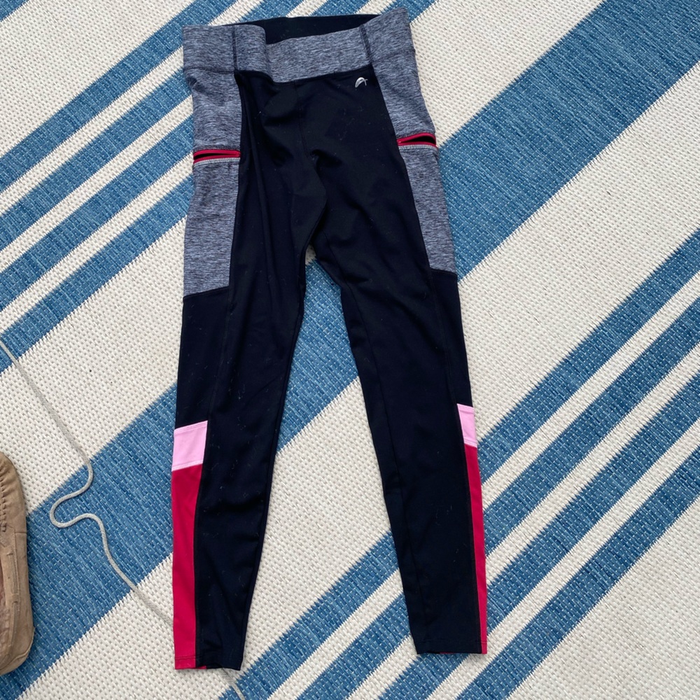 F & F designer leggings with zippered pockets! Size Medium